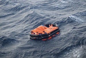 Záchranný člun, který se ruským pohraničníkům podařilo zachránit.